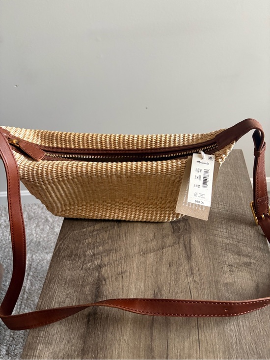 Madewell Handbags - Madewell Natural Straw Crossbody with Brown Leather Strap